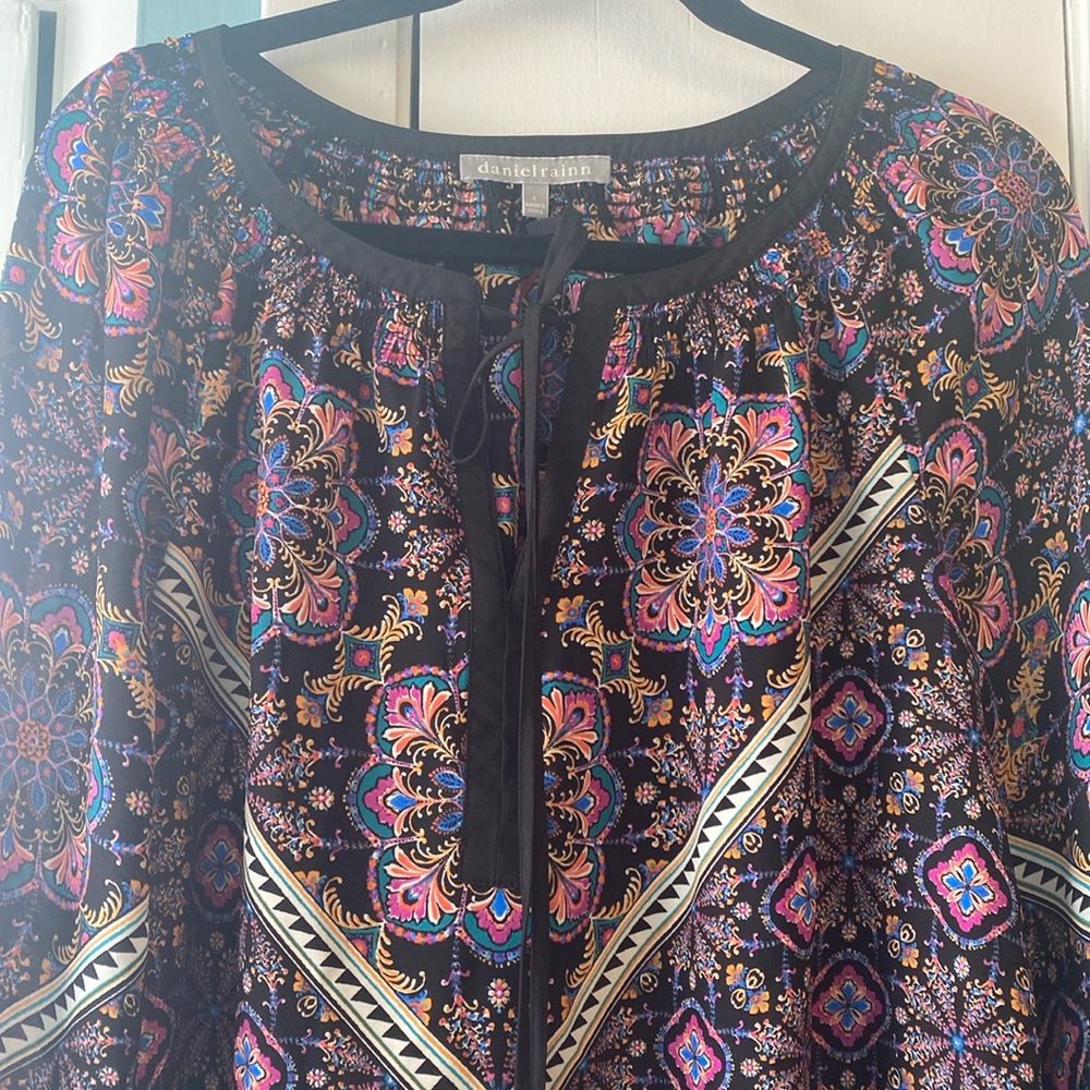 Danielrainn women’s blouse size large